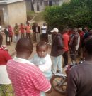Butembo : La société civile de la commune de Bulengera a réuni les habitants de la cellule Kyaghala autour d’une même table pour pallier les conflits de gestion d’une source d’eau potable sur place.